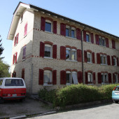 Aussenansicht Haus - strassenseitig.JPG